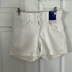 APT 9 mid rise white shorts size 4